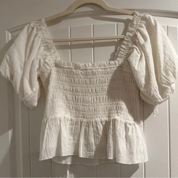 Hansen & Gretal Ivory Smocked Peplum Puff Sleeve Top - Picture 4 of 4